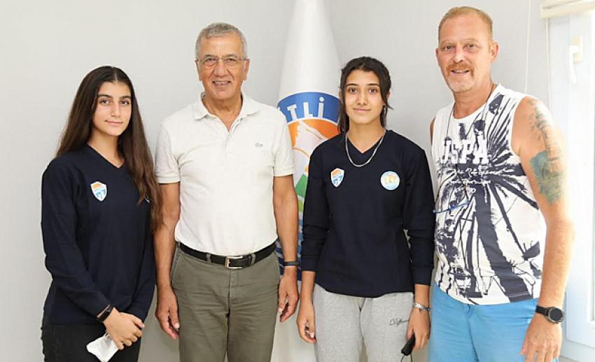 Mezitlili Voleybolcuların Transfer Sevinci