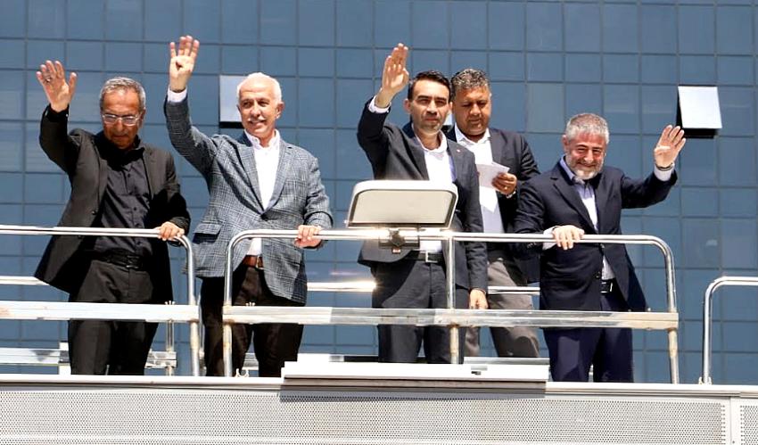 NUREDDİN NEBATİ’YE, AKDENİZ’DE MİTİNG GİBİ KARŞILAMA