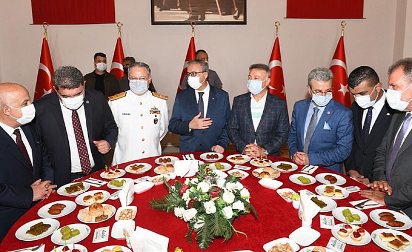 Mersin protokolü bayramlaştı